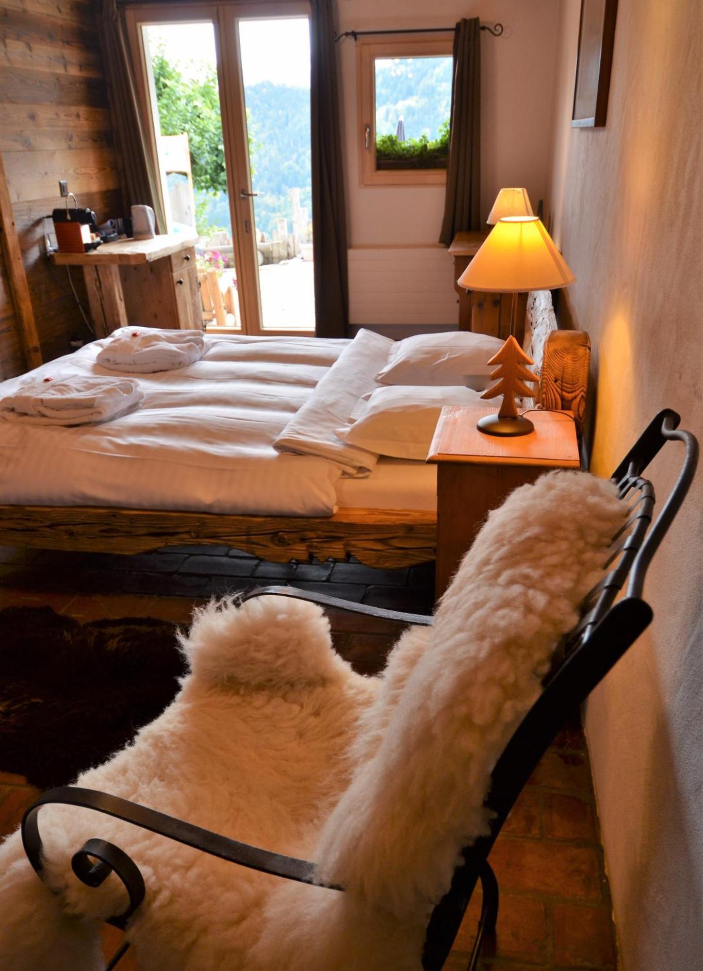 Les Chambres Et Roulottes Des Noisetiers Leysin Habitación foto